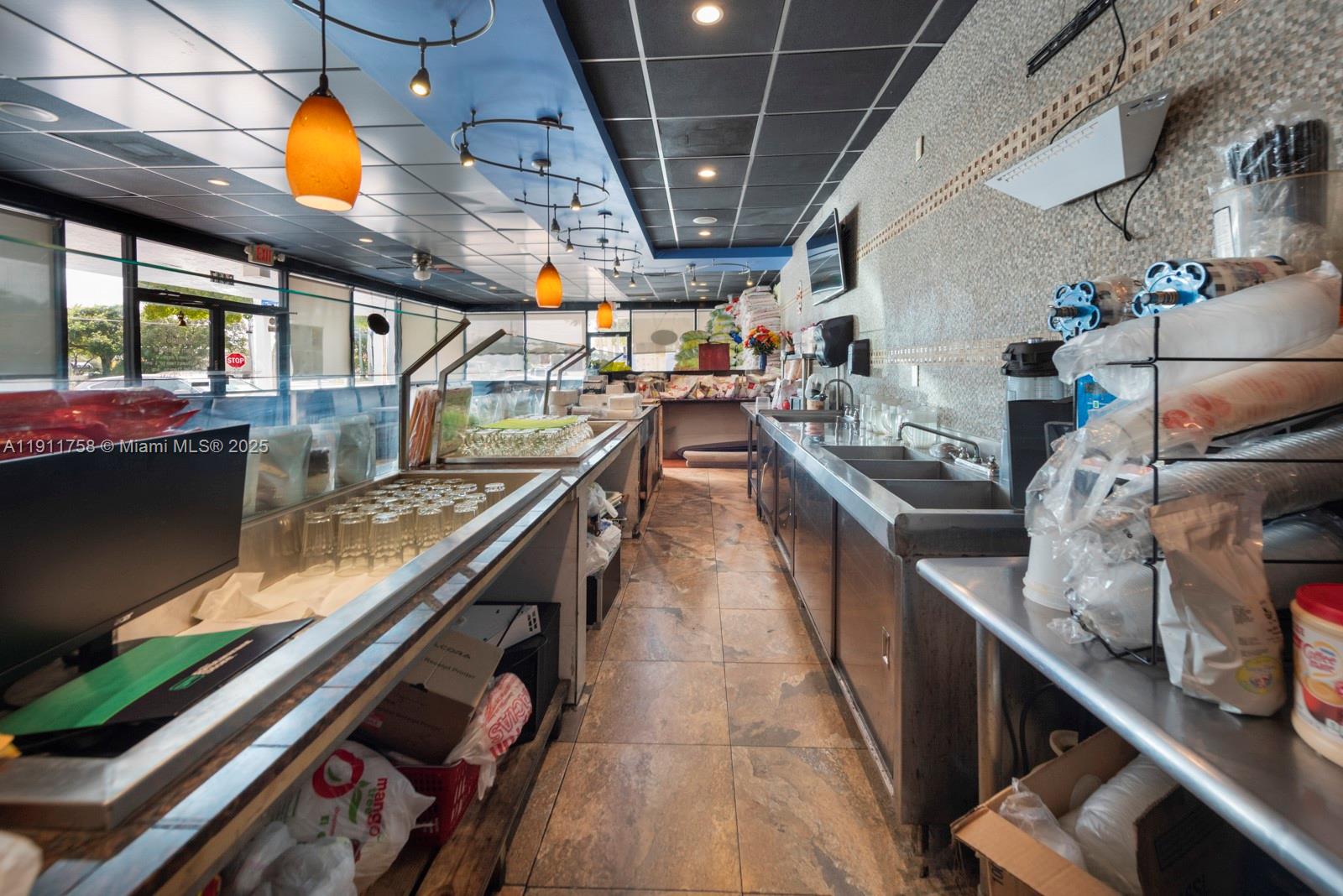   /   sq. ft. $ 2025-11-10 0 foto