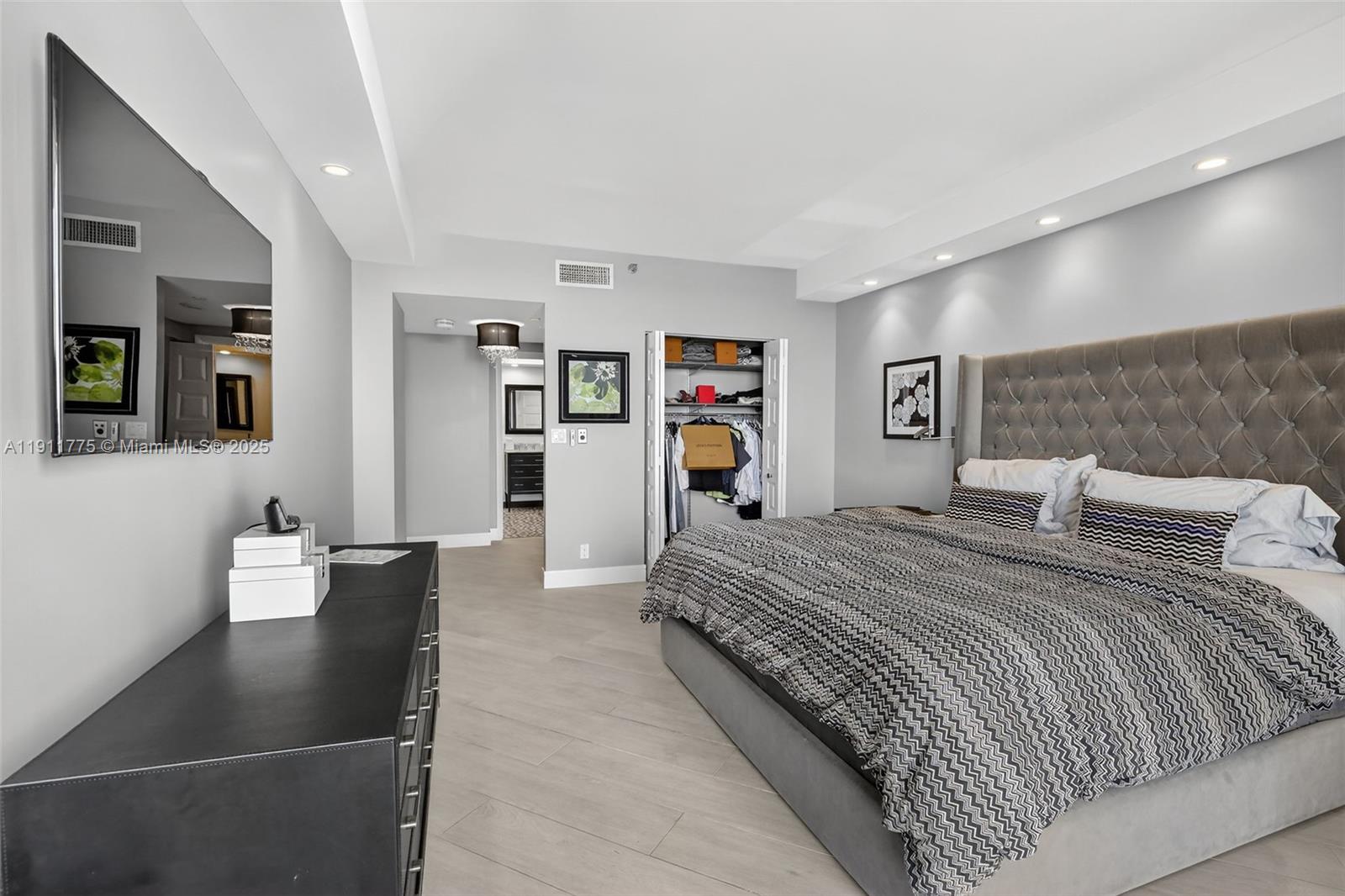 Photo of 20281 Country Club Dr  #1704, Aventura, Florida, 33180 - 