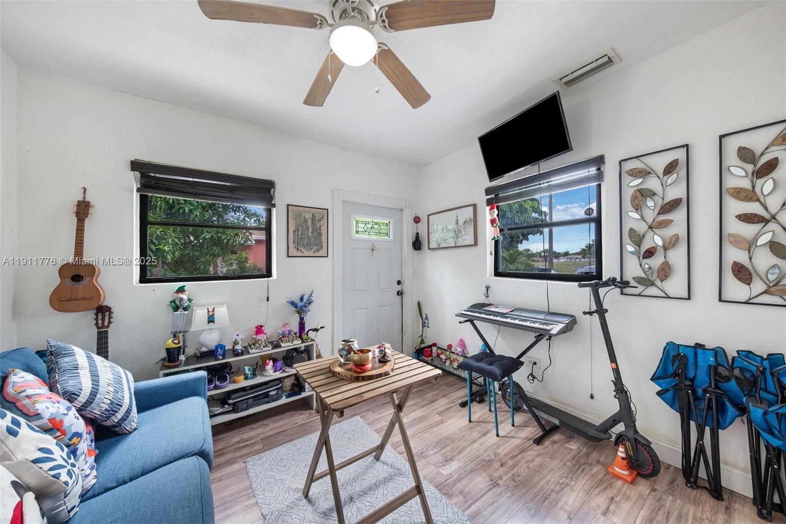   /  1832 кв.футов $ 2025-11-10 0 Фото