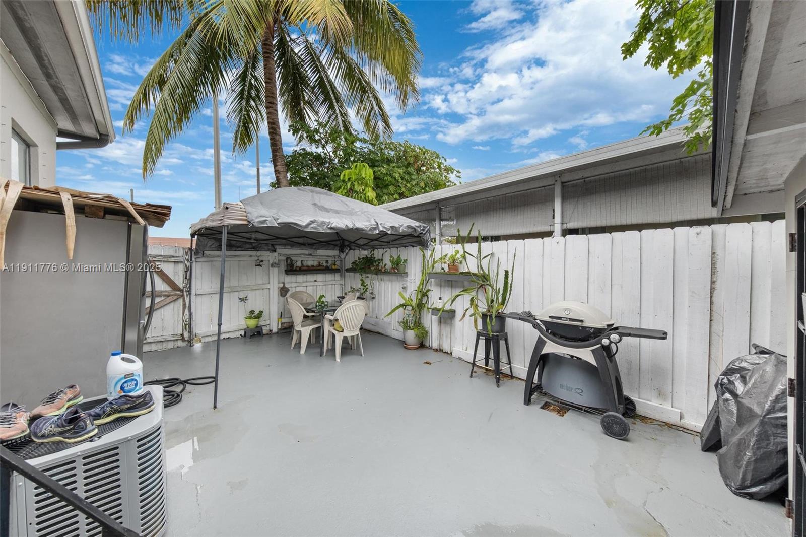   /  1832 кв.футов $ 2025-11-10 0 Фото