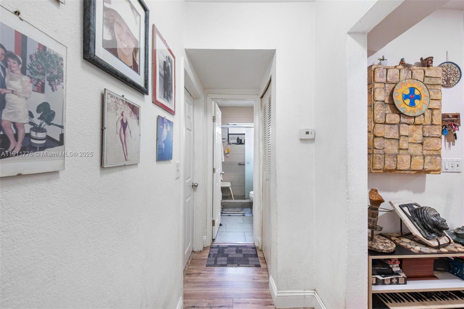   /  1832 кв.футов $ 2025-11-10 0 Фото