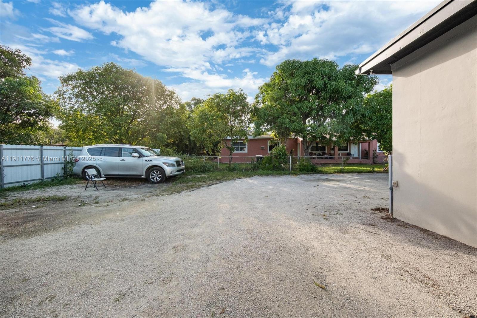   /  1832 кв.футов $ 2025-11-10 0 Фото