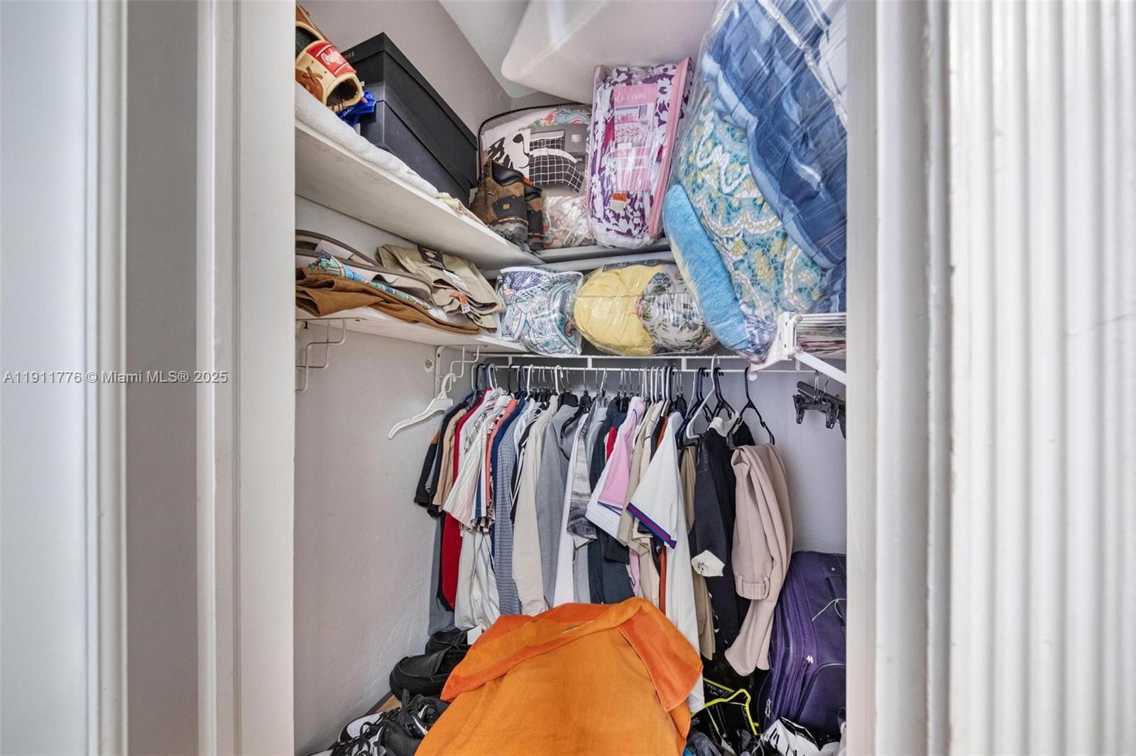   /  1832 кв.футов $ 2025-11-10 0 Фото