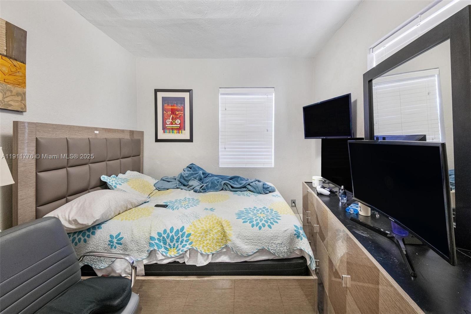   /  1832 кв.футов $ 2025-11-10 0 Фото