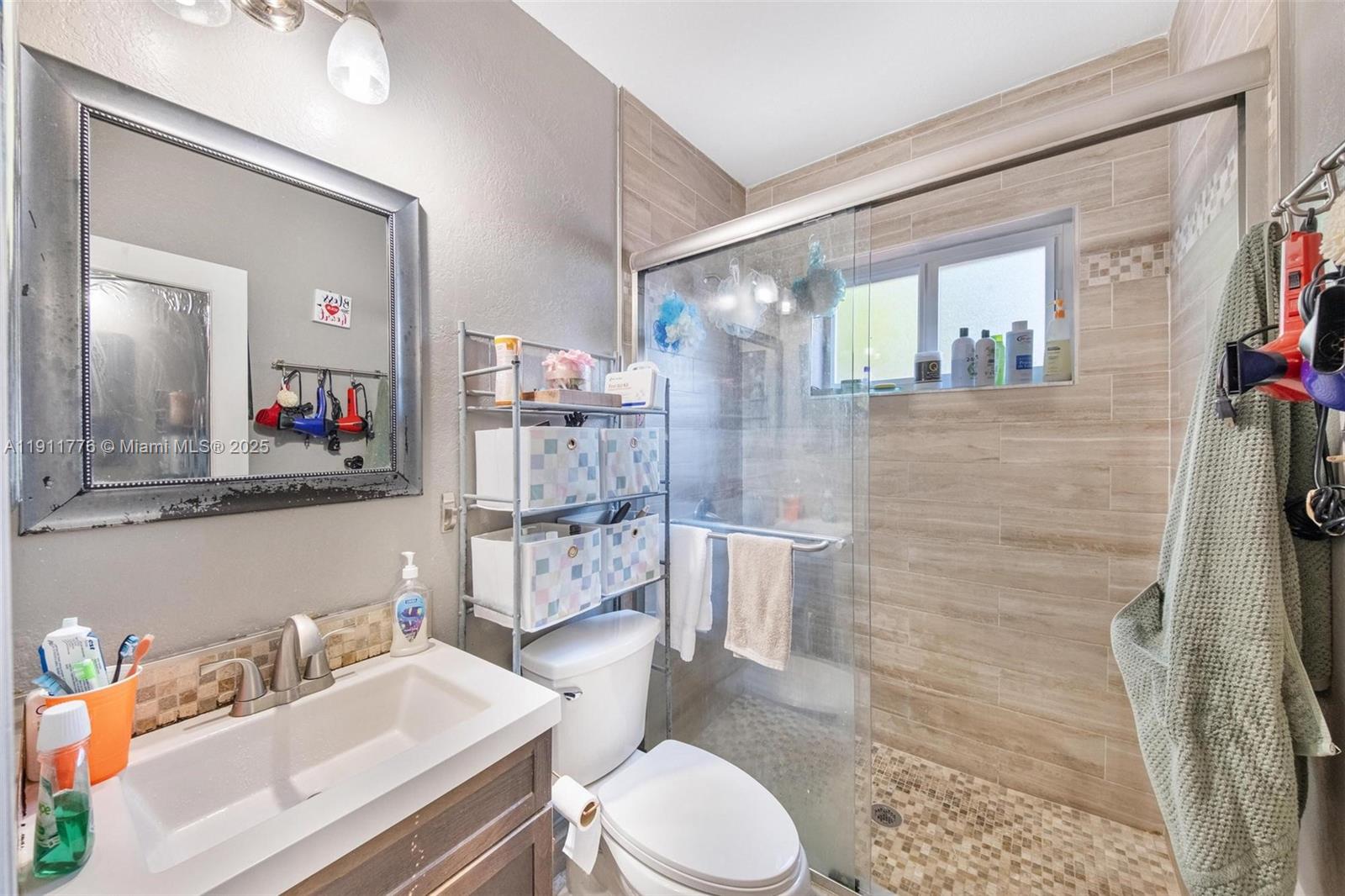   /  1832 кв.футов $ 2025-11-10 0 Фото