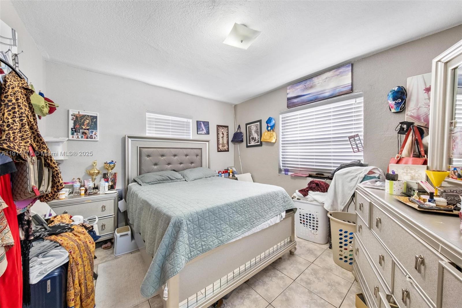   /  1832 кв.футов $ 2025-11-10 0 Фото