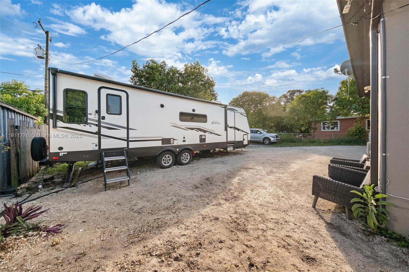   /  1832 кв.футов $ 2025-11-10 0 Фото