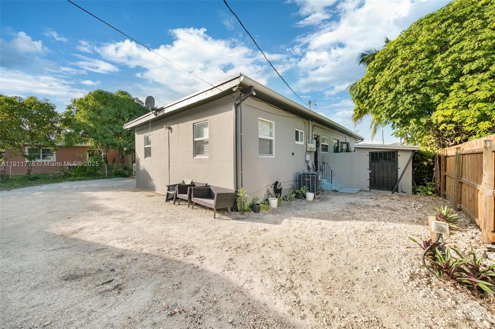   /  1832 кв.футов $ 2025-11-10 0 Фото