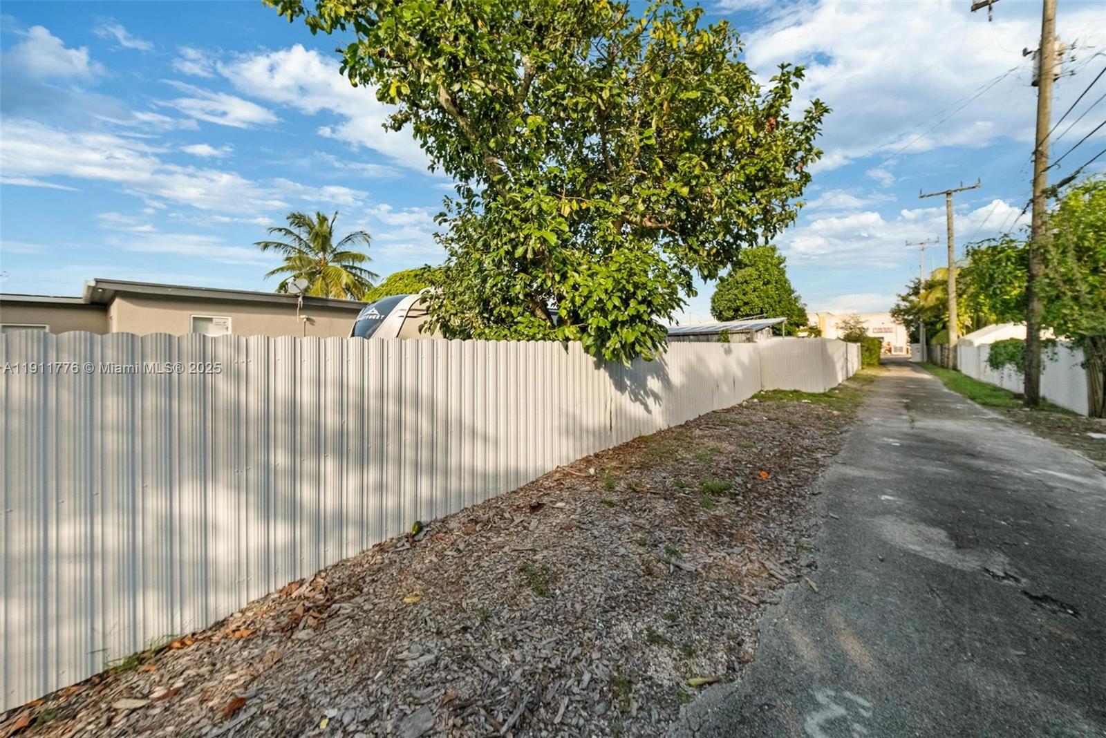   /  1832 кв.футов $ 2025-11-10 0 Фото