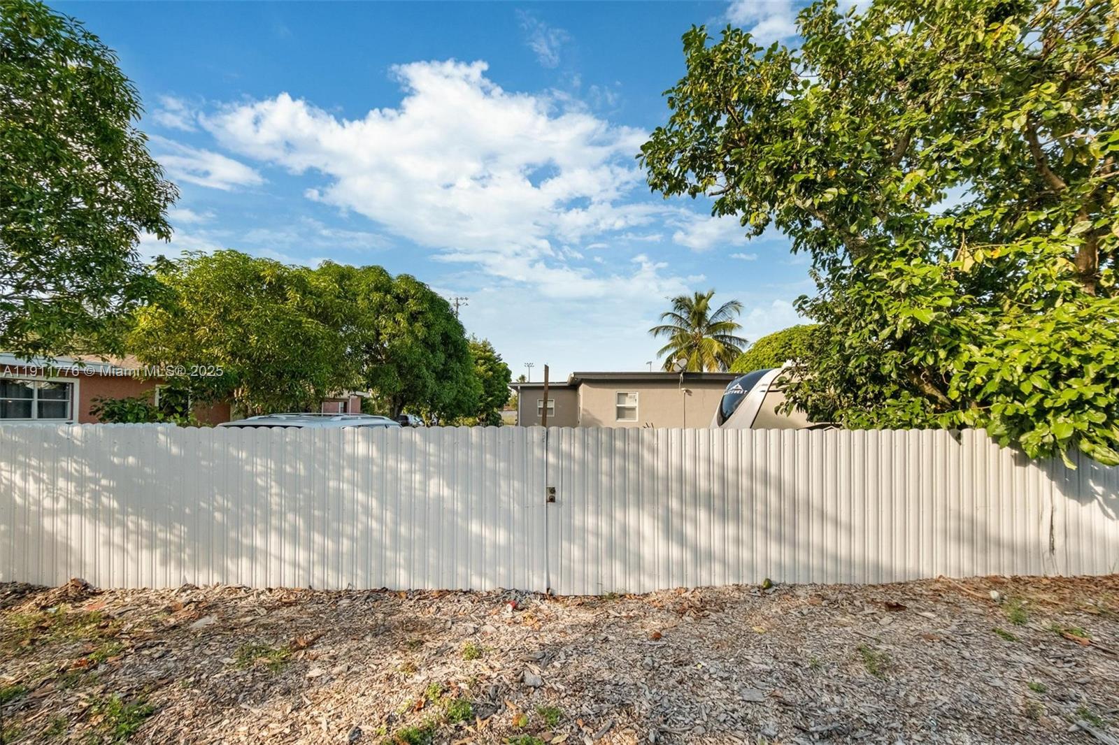   /  1832 кв.футов $ 2025-11-10 0 Фото