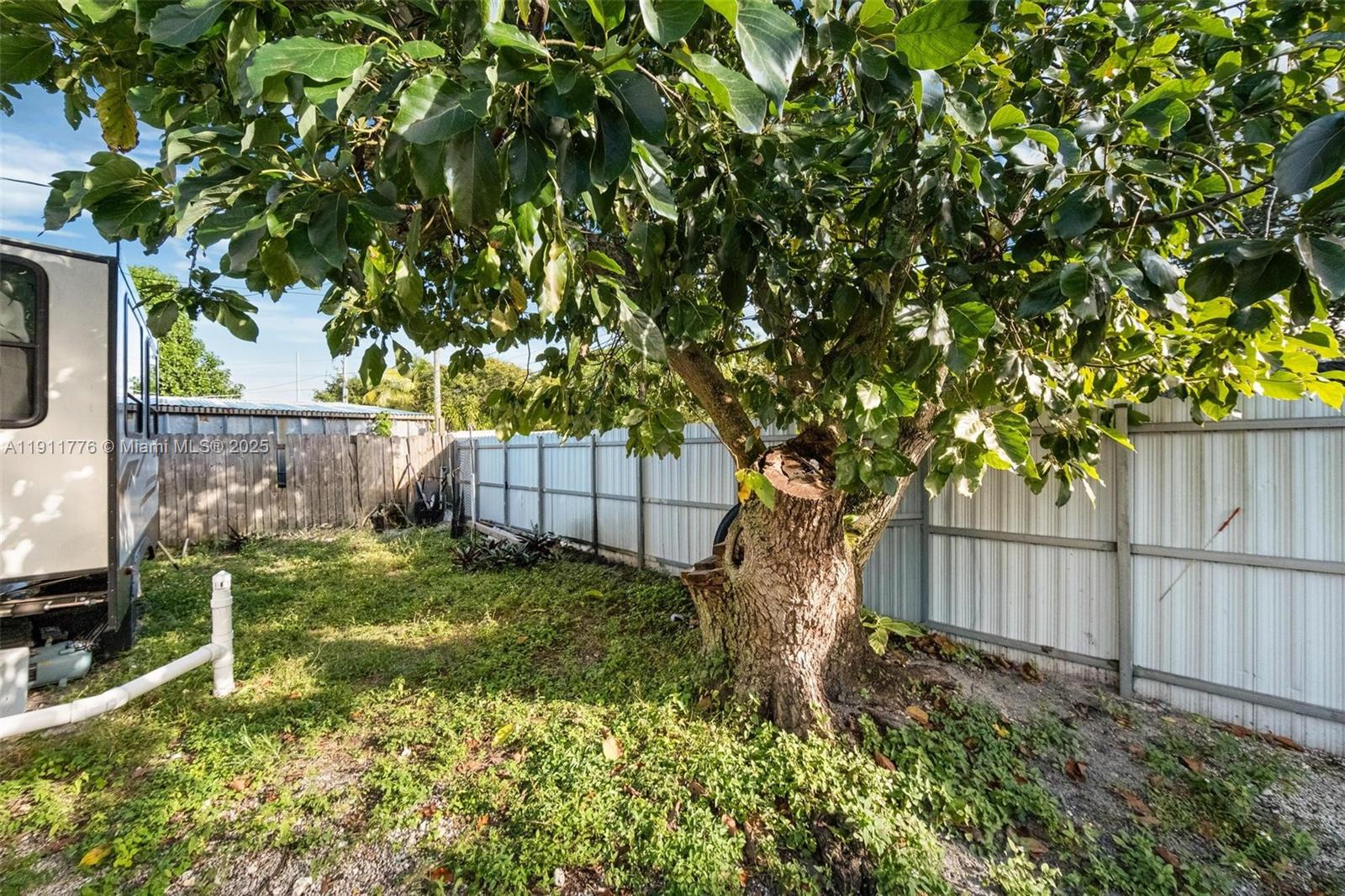   /  1832 кв.футов $ 2025-11-10 0 Фото