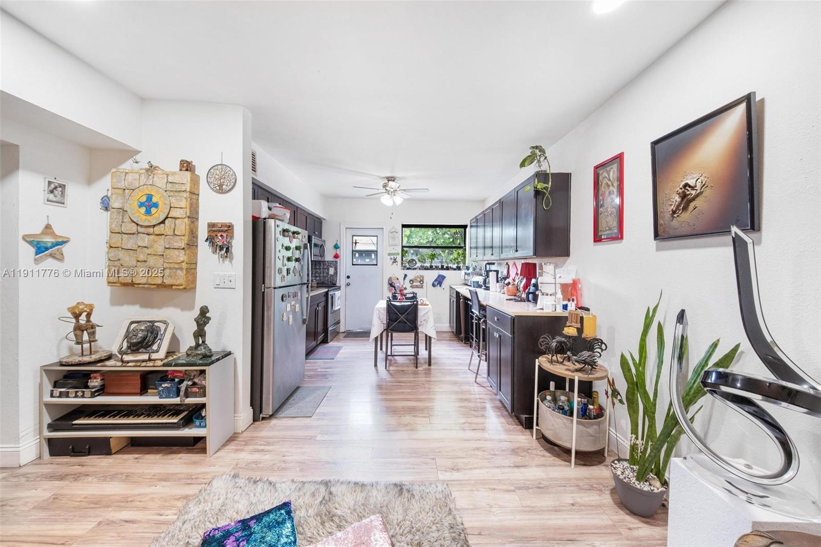   /  1832 кв.футов $ 2025-11-10 0 Фото