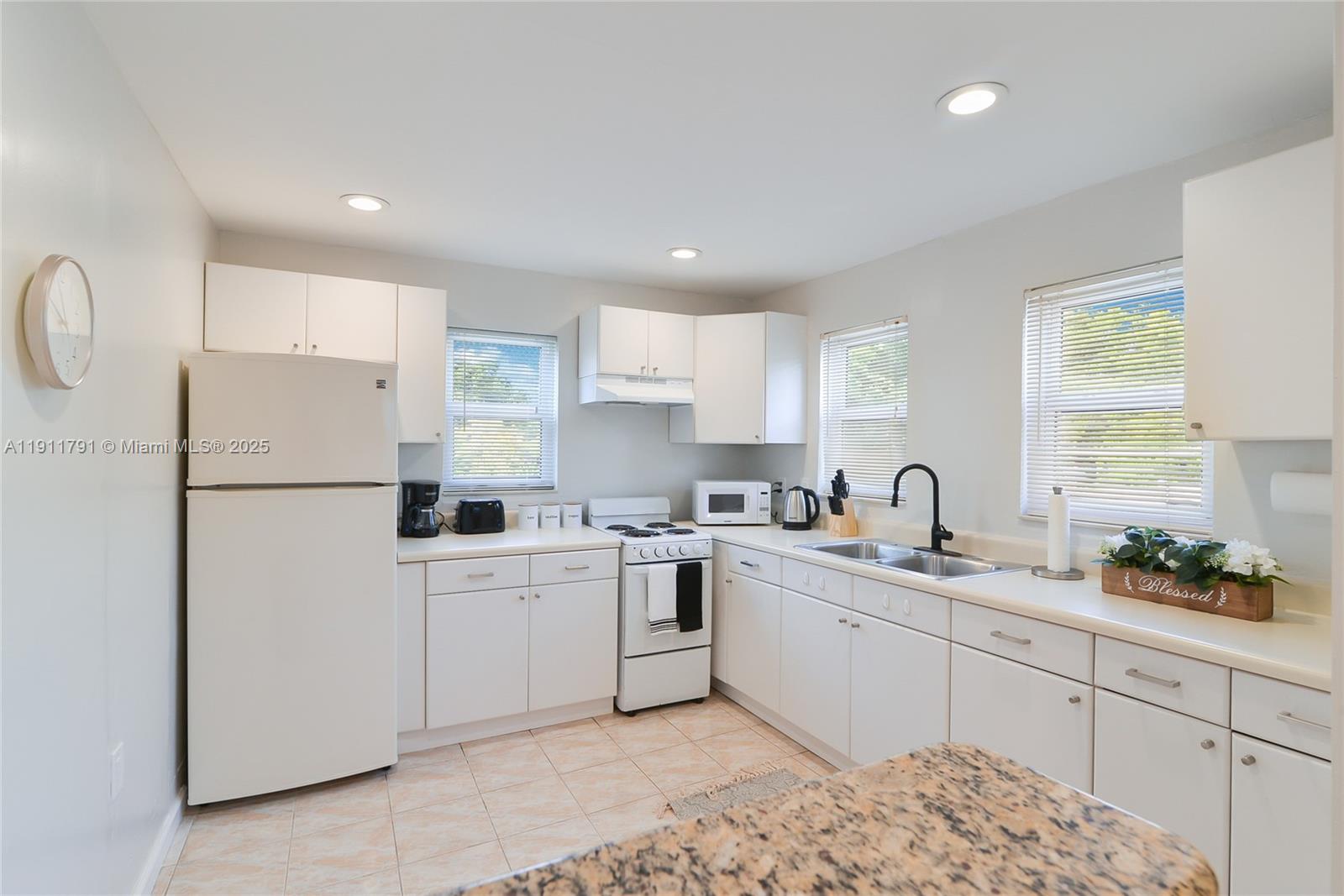   /  1021 sq. ft. $ 2025-11-10 0 Photo