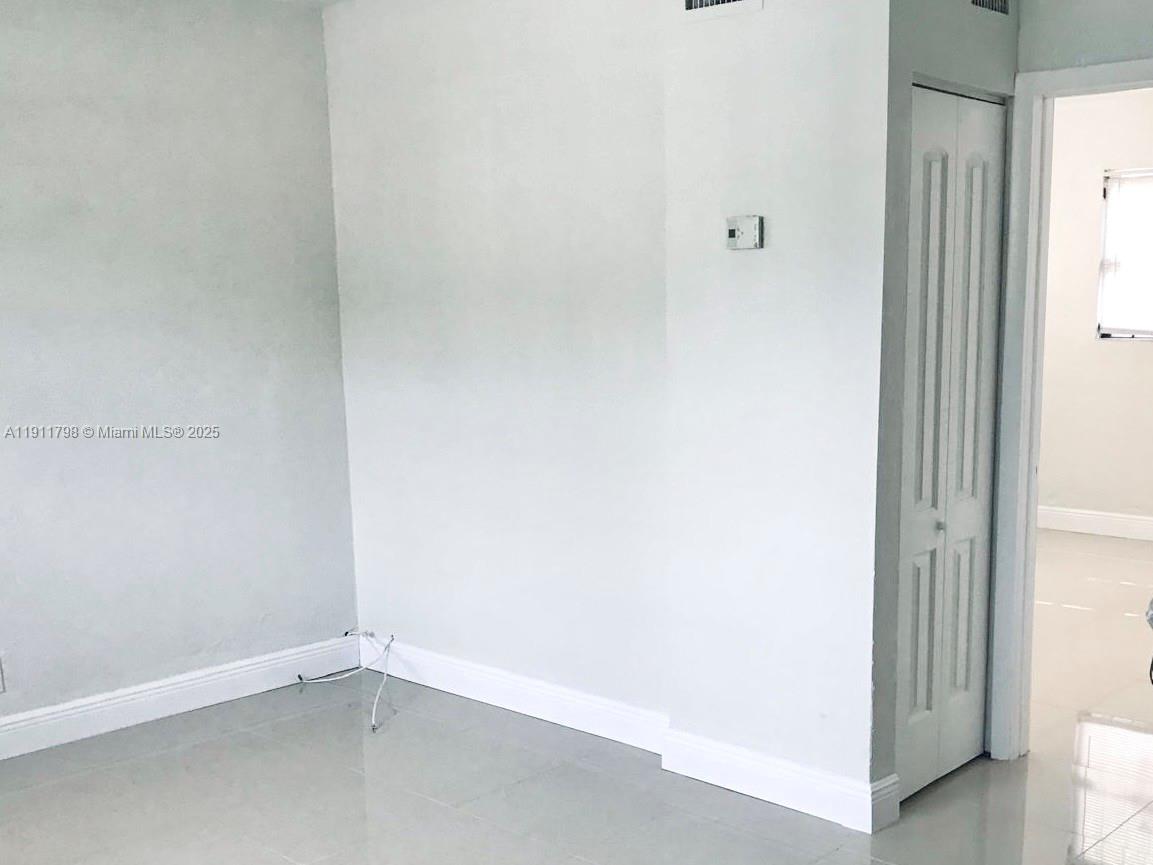   /  1028 кв.футов $ 2025-11-10 0 Фото