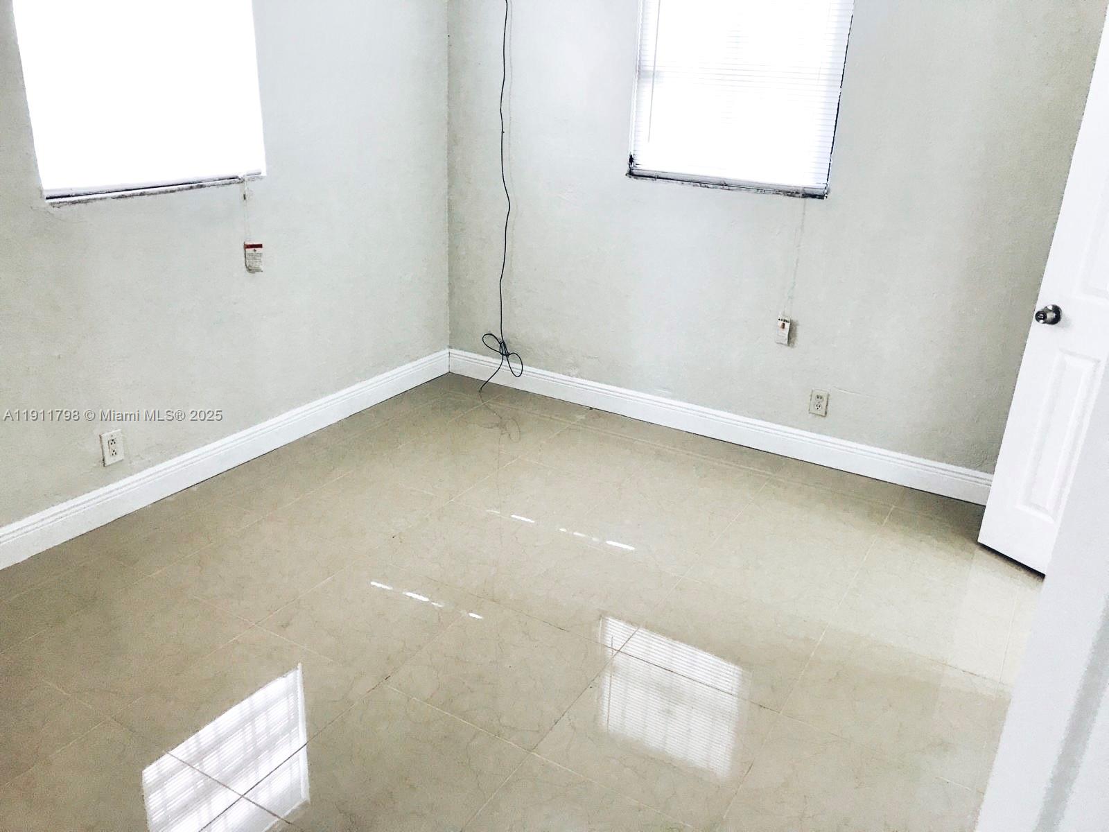   /  1028 кв.футов $ 2025-11-10 0 Фото