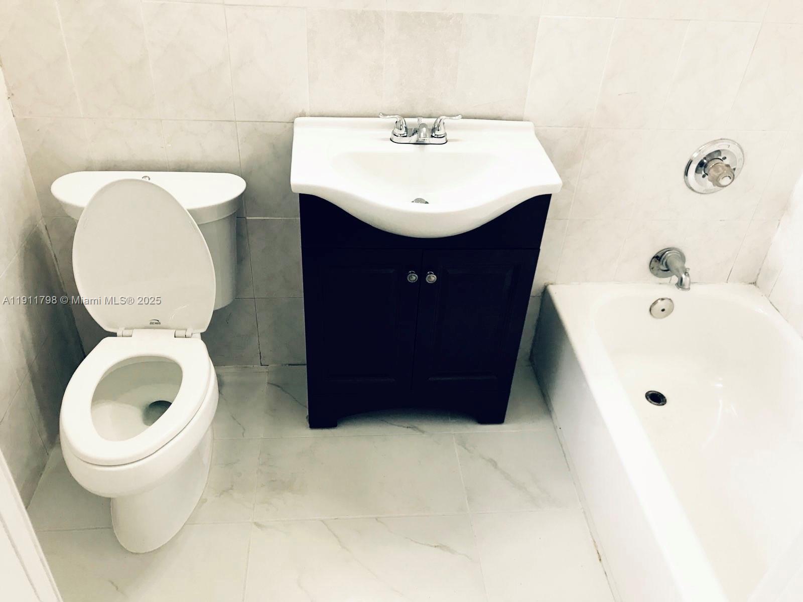   /  1028 кв.футов $ 2025-11-10 0 Фото