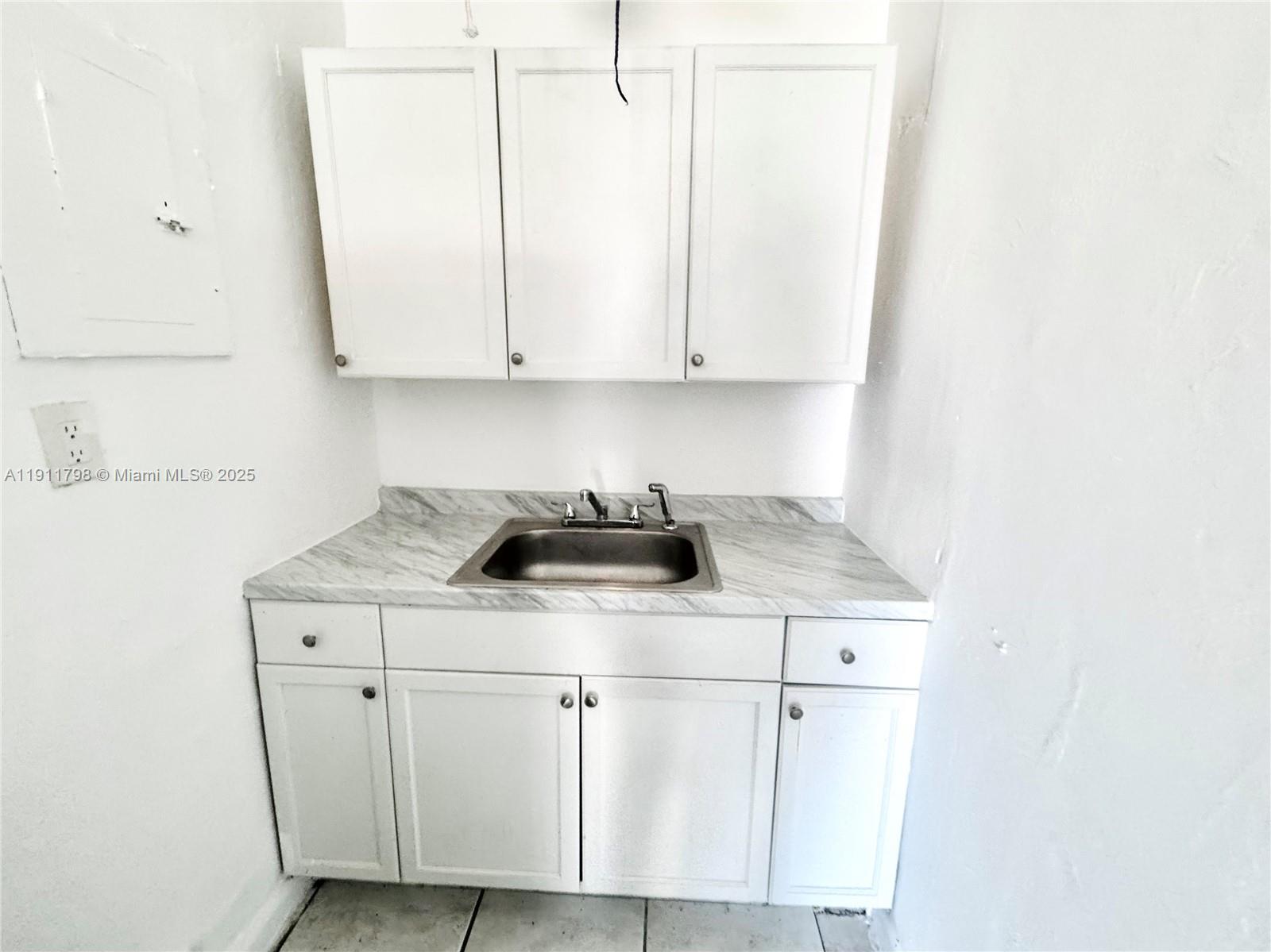   /  1028 кв.футов $ 2025-11-10 0 Фото