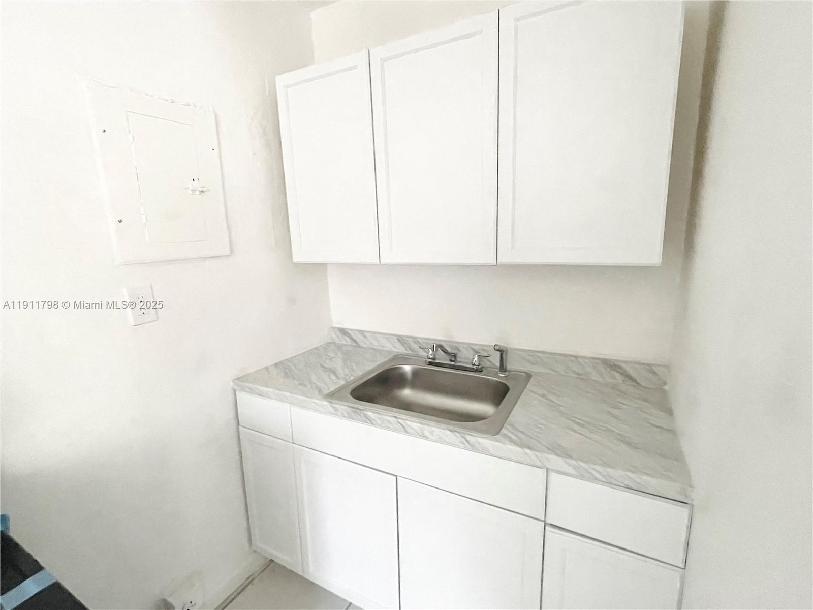   /  1028 кв.футов $ 2025-11-10 0 Фото