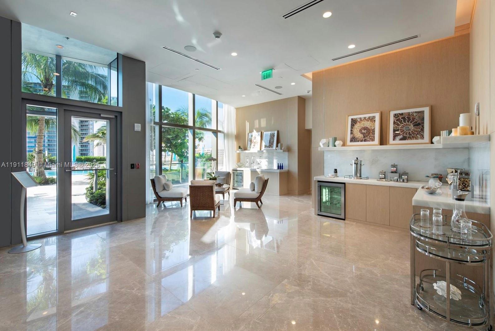 Ver detalles 703 2 / 3 1447 sq. ft. $ 2025-11-10 0 foto