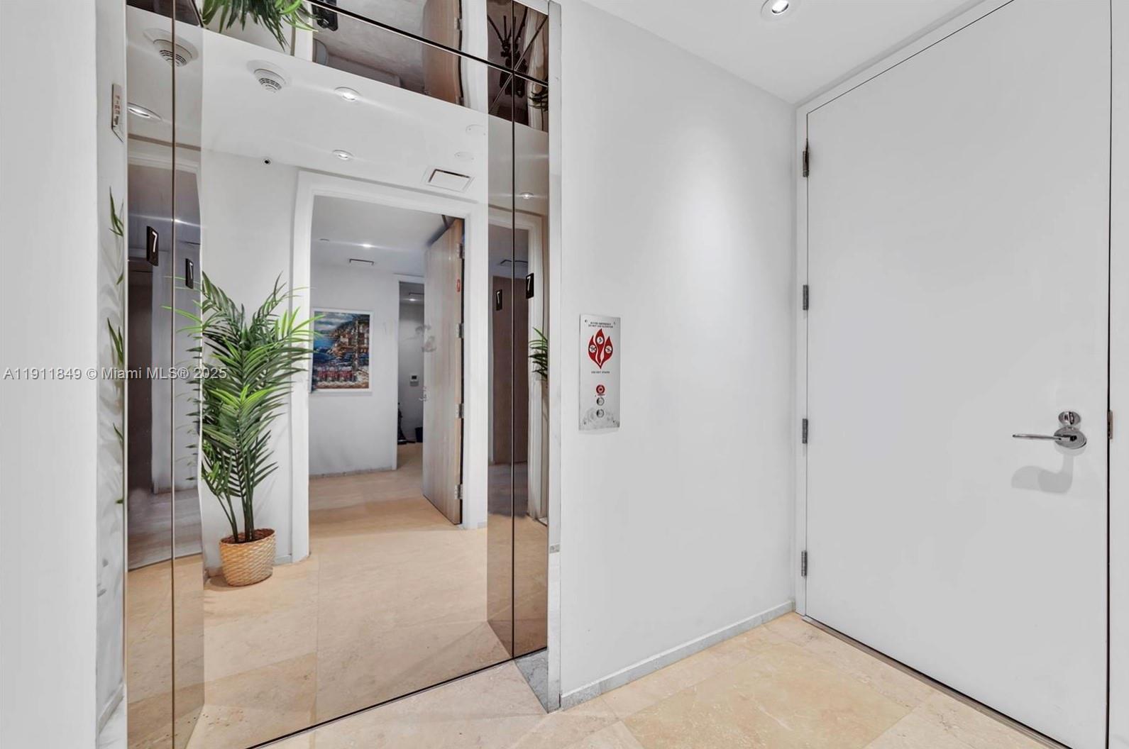 Ver detalles 703 2 / 3 1447 sq. ft. $ 2025-11-10 0 foto