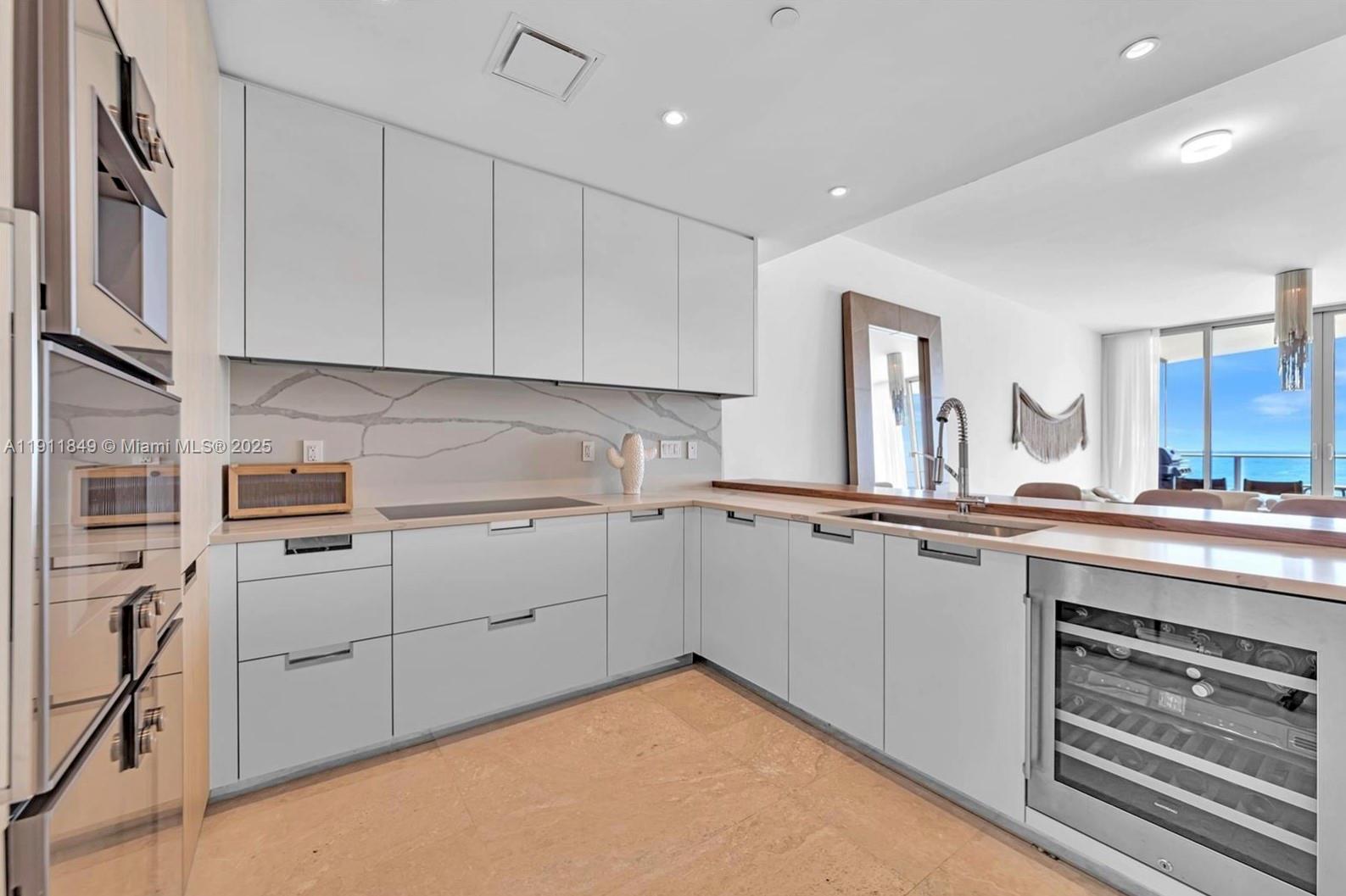 Ver detalles 703 2 / 3 1447 sq. ft. $ 2025-11-10 0 foto