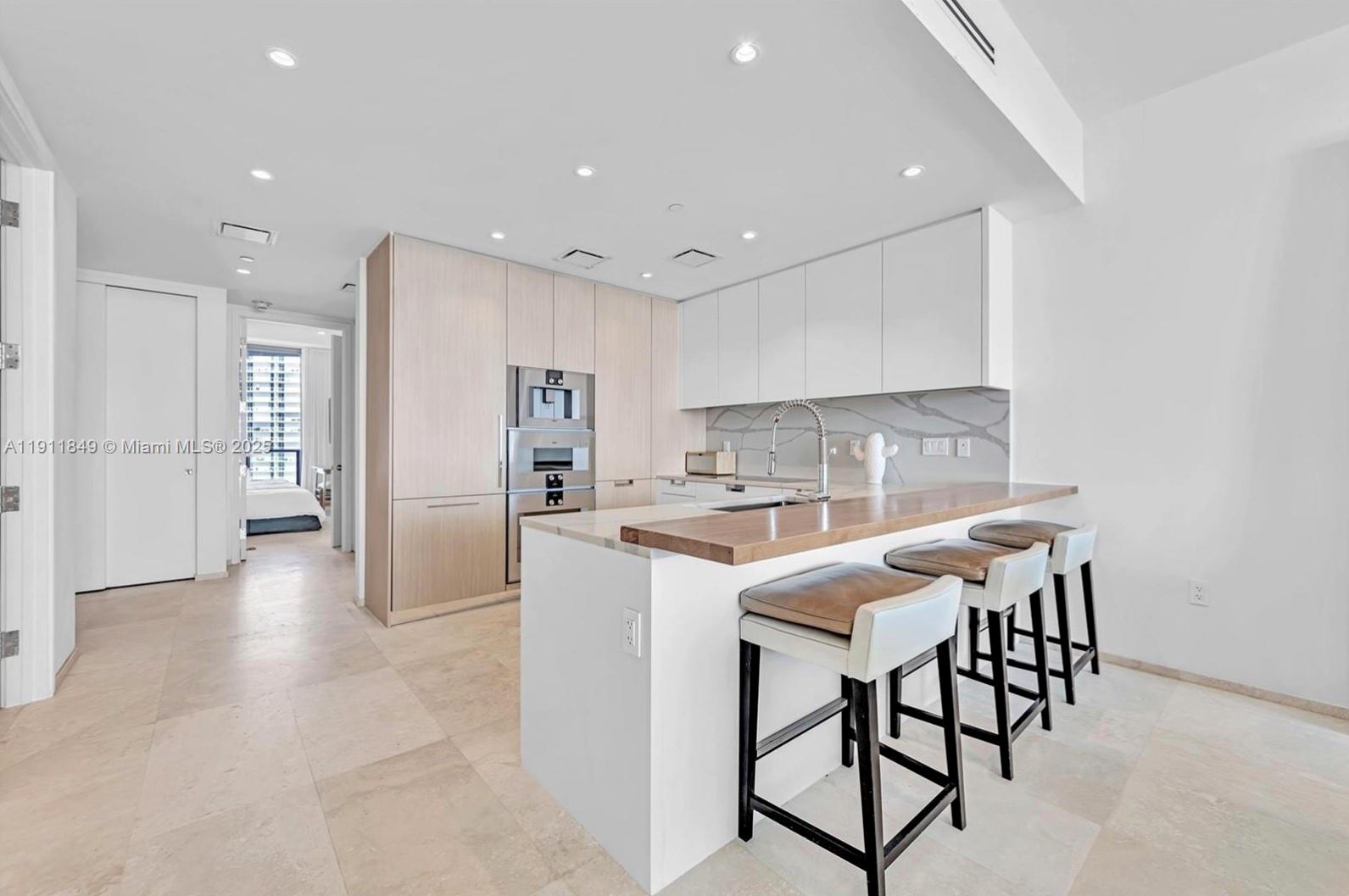 Ver detalles 703 2 / 3 1447 sq. ft. $ 2025-11-10 0 foto