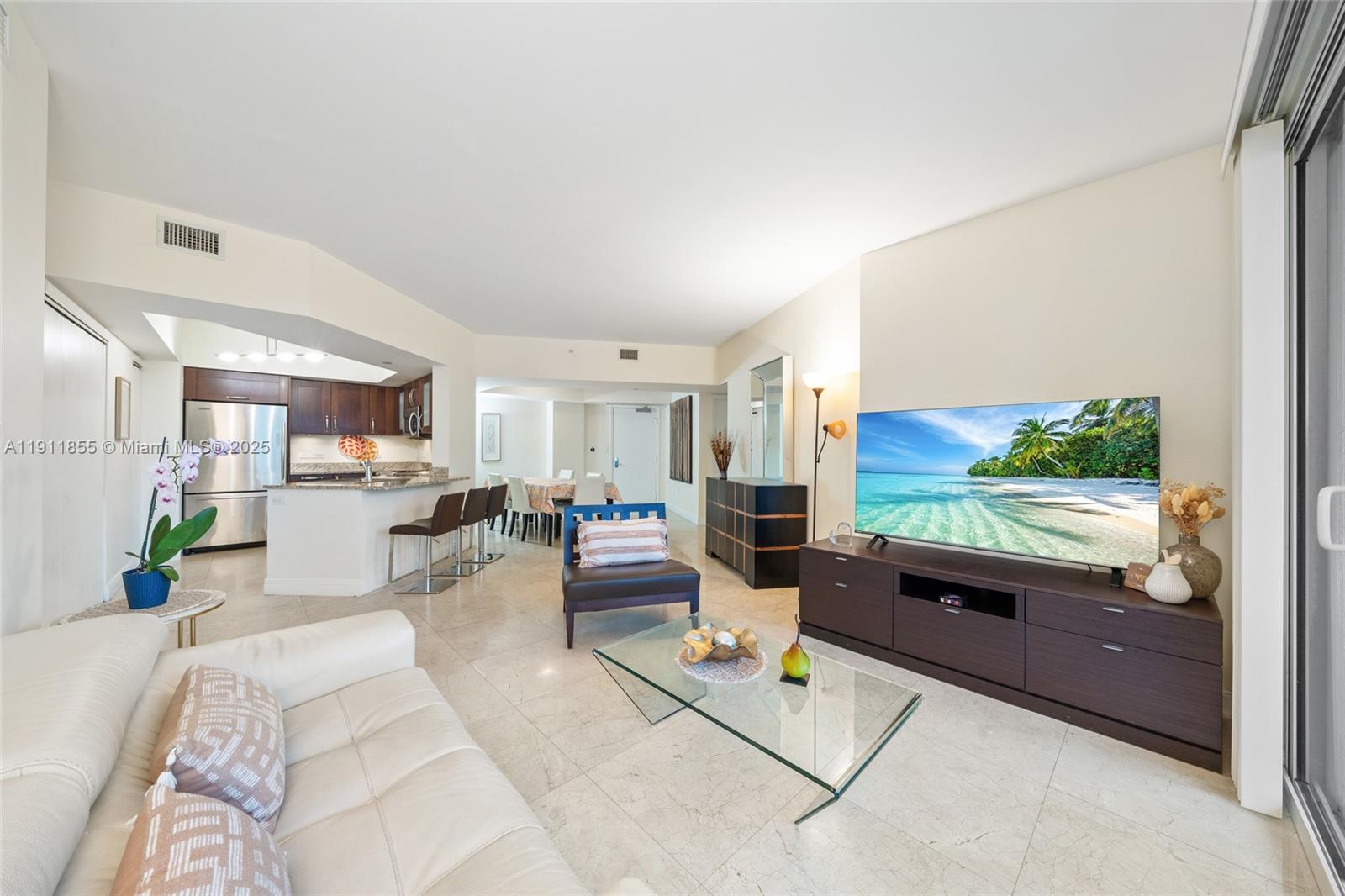 Photo of 19900 Country Club Dr  #816, Aventura, Florida, 33180 - 