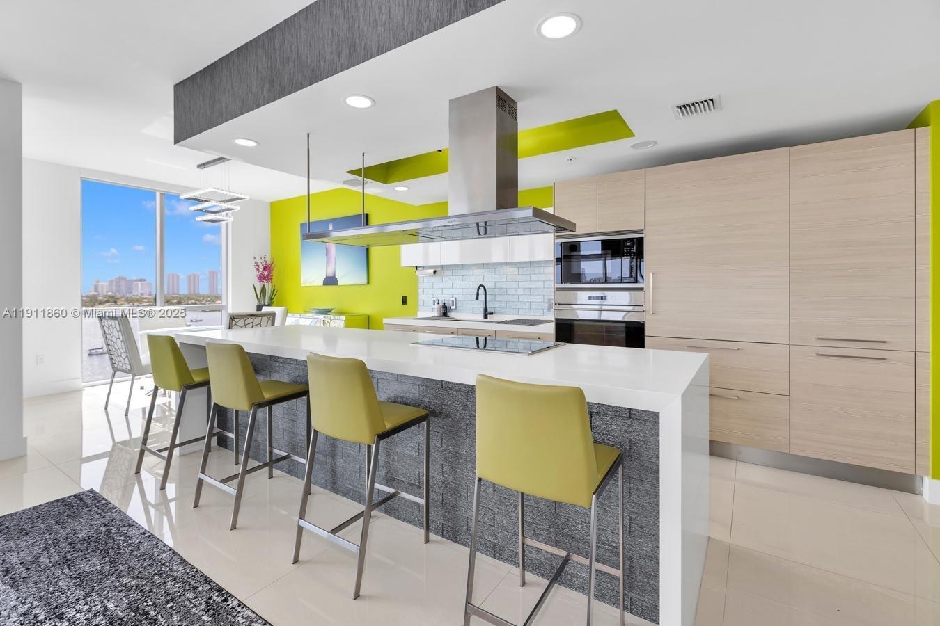 Photo of 17111 Biscayne Blvd #909, North Miami Beach, Florida, 33160 -