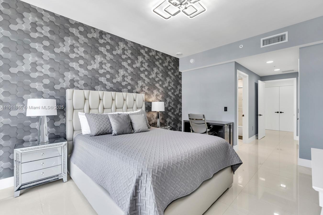 Photo of 17111 Biscayne Blvd #909, North Miami Beach, Florida, 33160 -