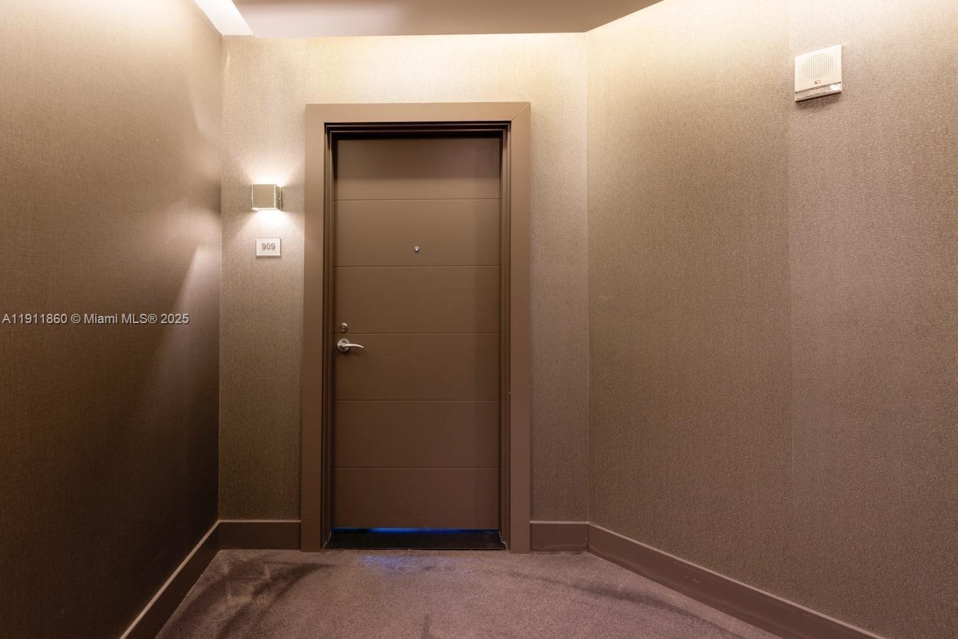 Photo of 17111 Biscayne Blvd #909, North Miami Beach, Florida, 33160 -