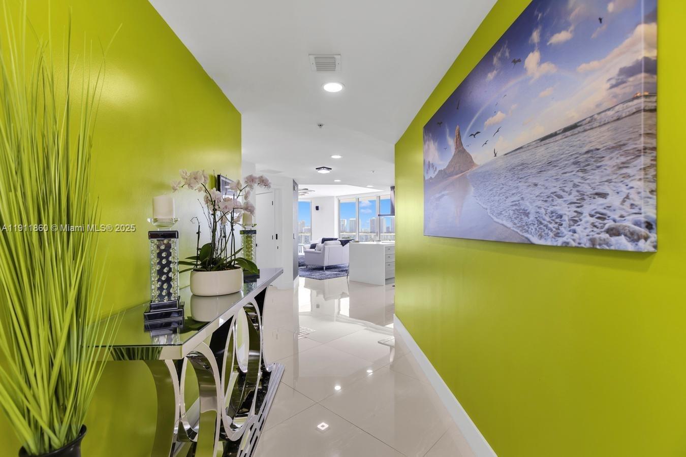 Photo of 17111 Biscayne Blvd #909, North Miami Beach, Florida, 33160 -