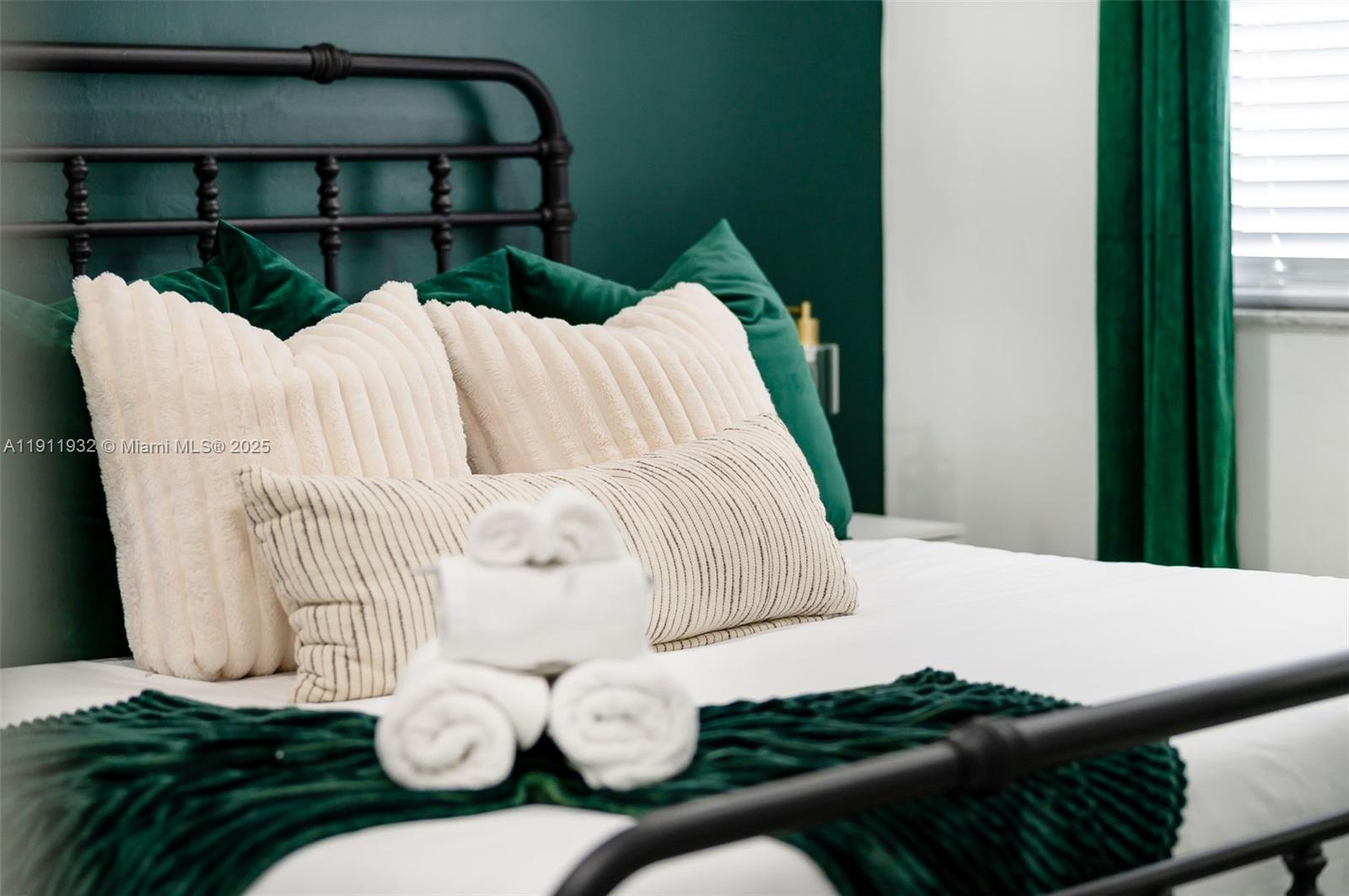   /  2280 sq. ft. $ 2025-11-11 0 Photo