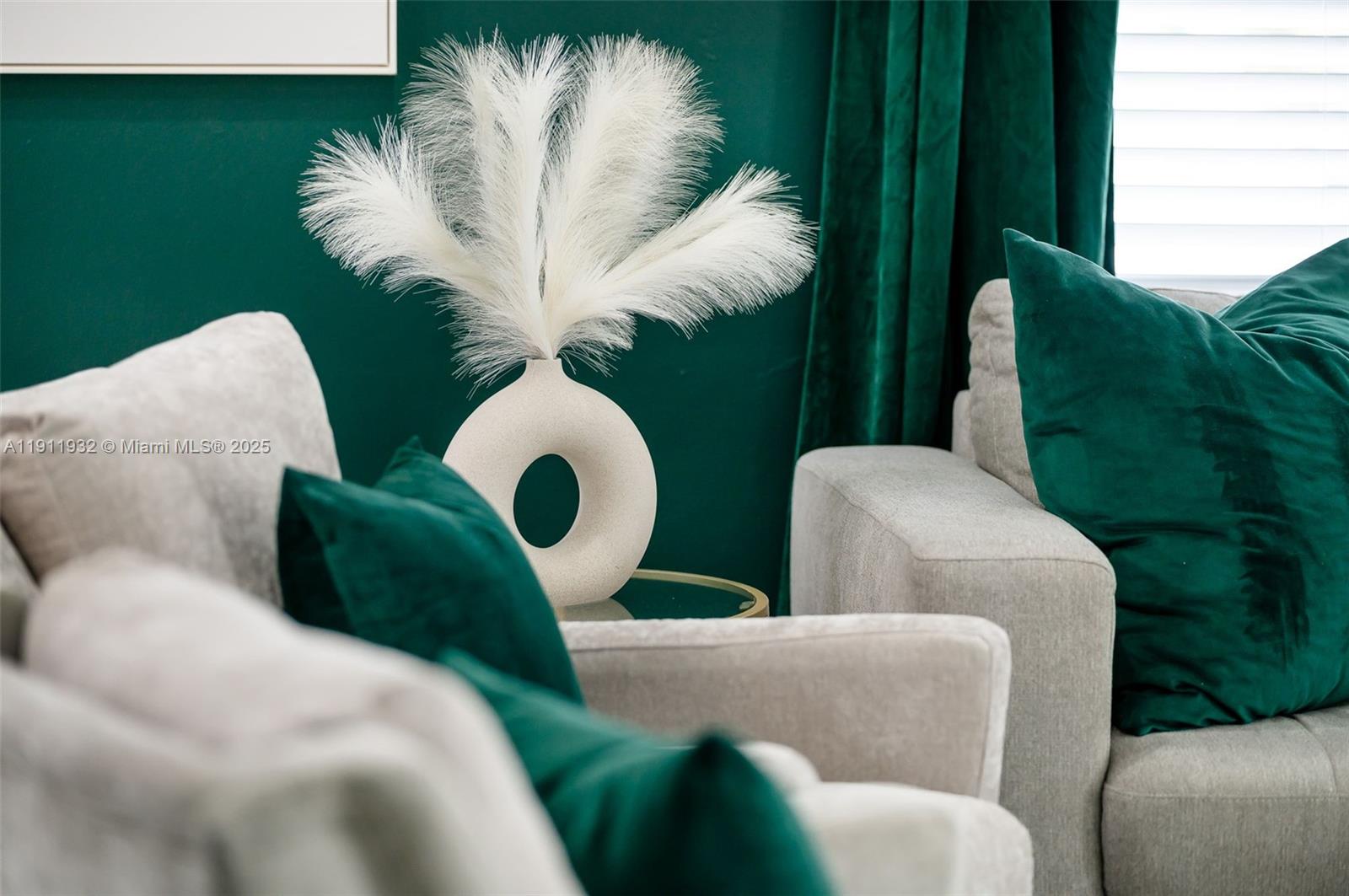   /  2280 sq. ft. $ 2025-11-11 0 Photo