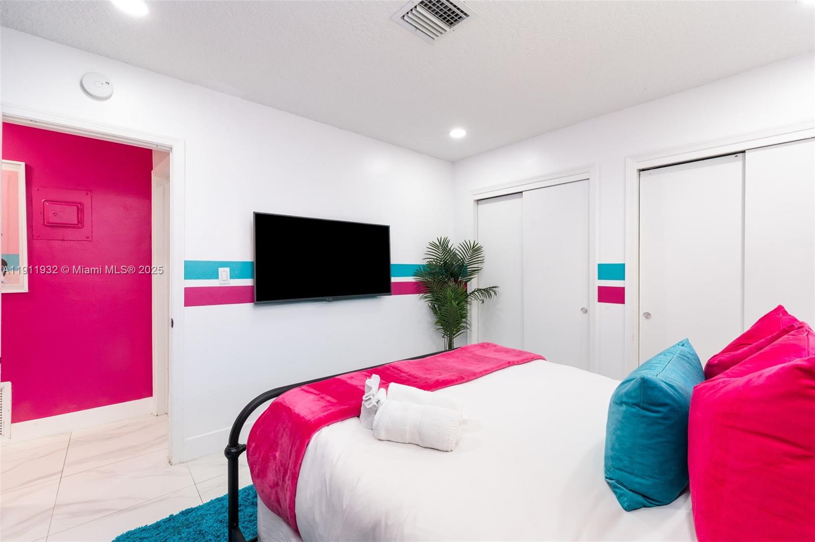   /  2280 sq. ft. $ 2025-11-11 0 Photo