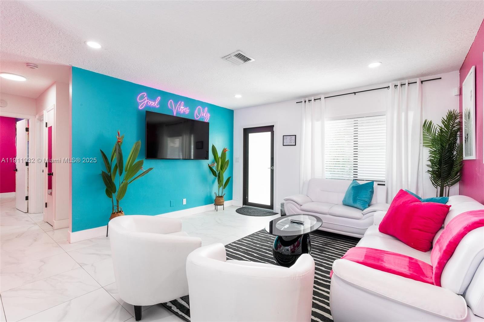   /  2280 sq. ft. $ 2025-11-11 0 Photo