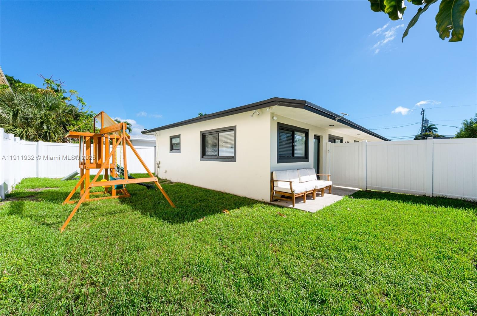   /  2280 sq. ft. $ 2025-11-11 0 Photo