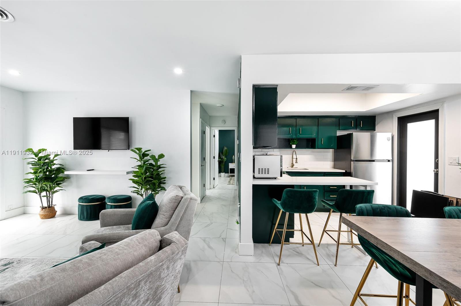   /  2280 sq. ft. $ 2025-11-11 0 Photo