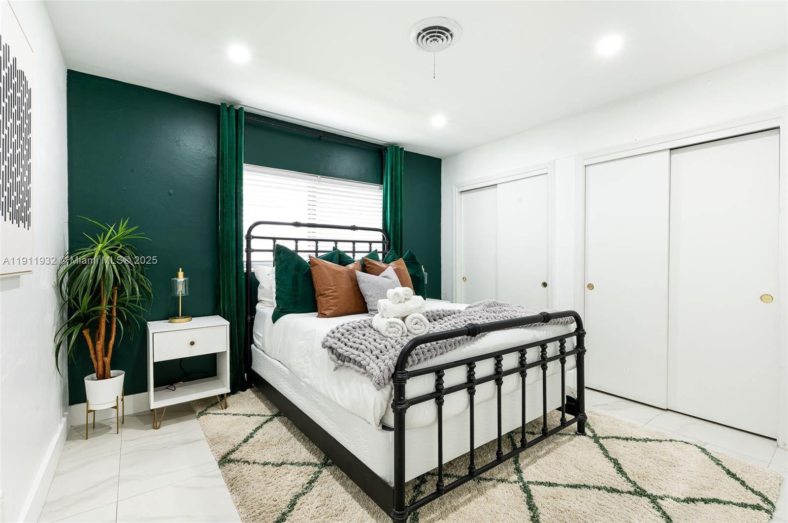   /  2280 sq. ft. $ 2025-11-11 0 Photo