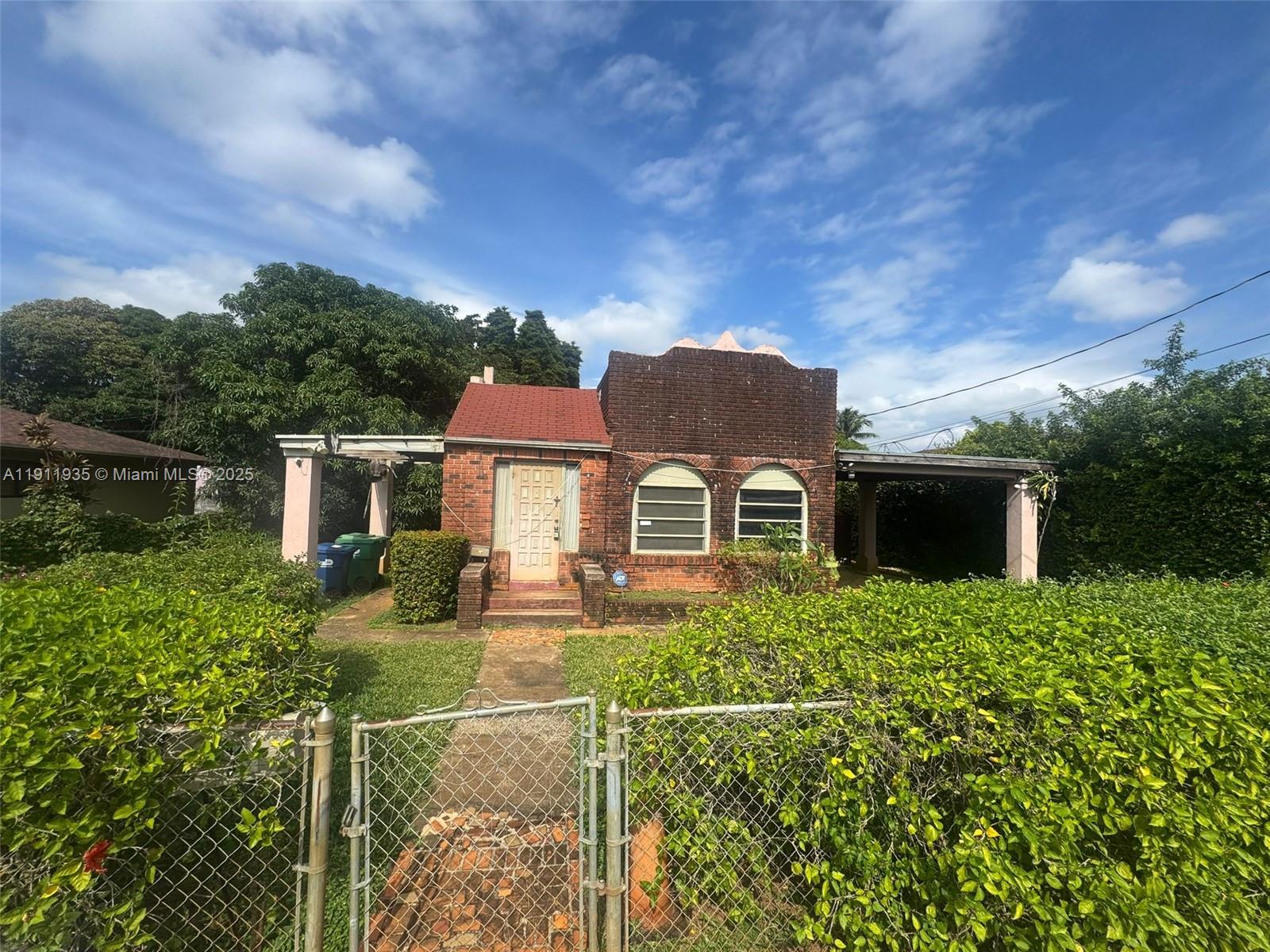   /  1601 кв.футов $ 2025-11-11 0 Фото