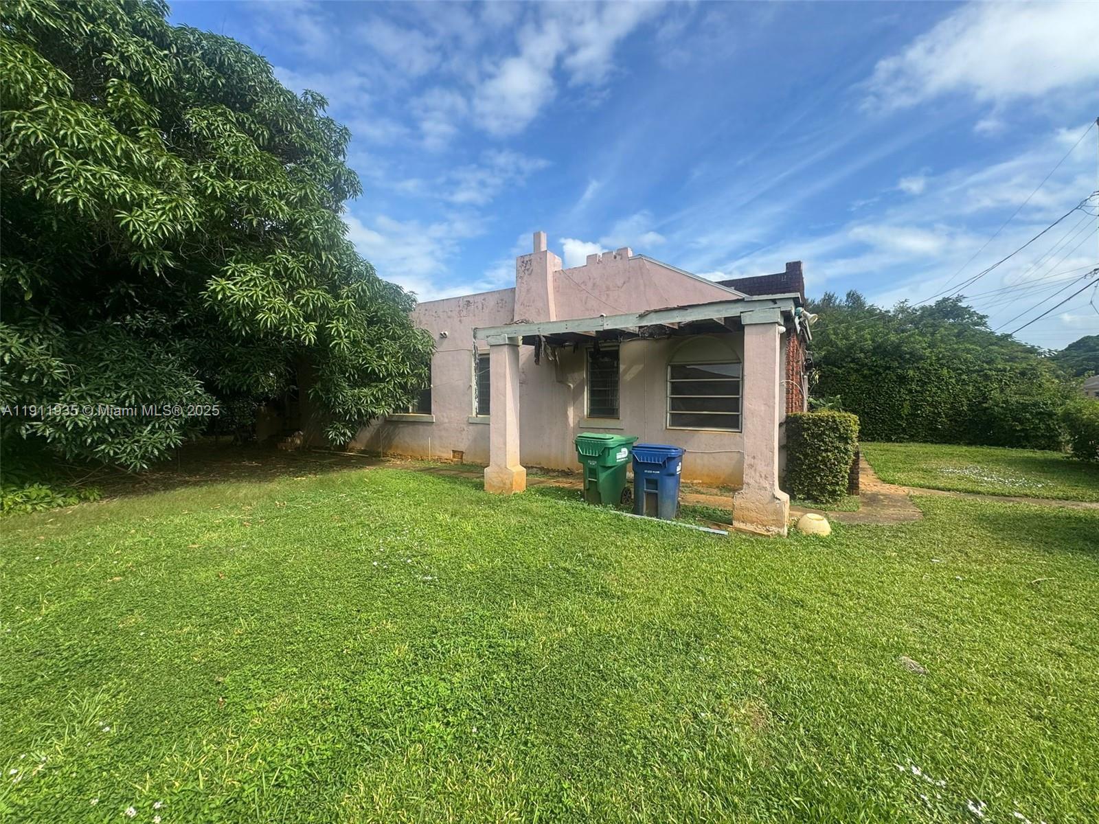   /  1601 кв.футов $ 2025-11-11 0 Фото