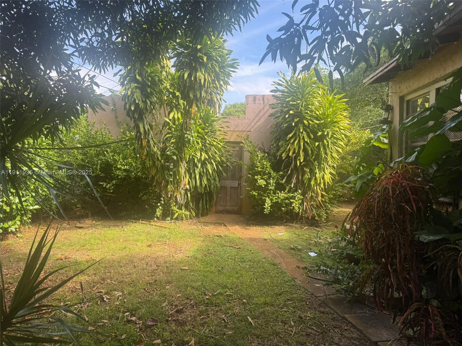   /  1601 кв.футов $ 2025-11-11 0 Фото