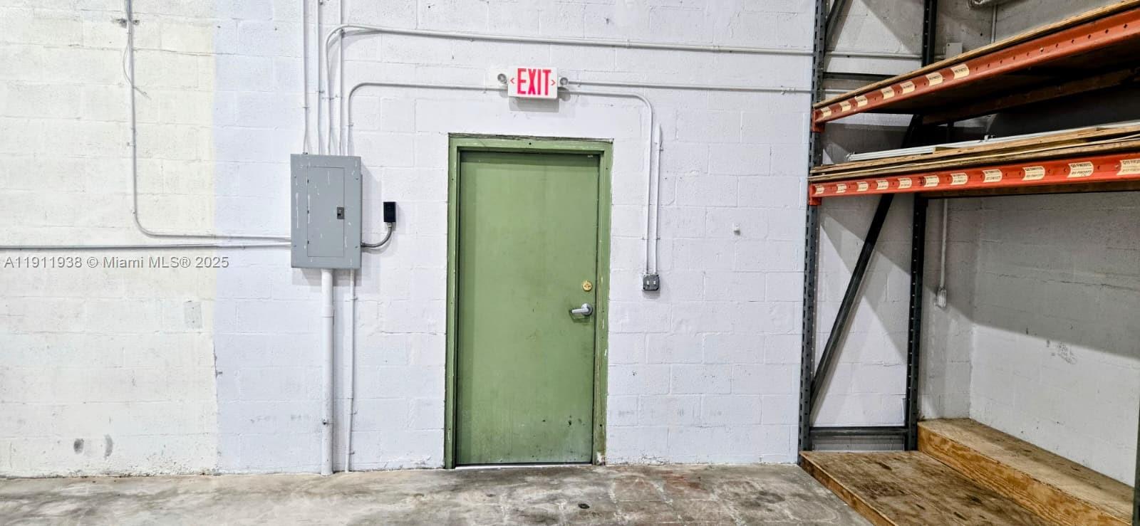 118  /   sq. ft. $ 2025-11-11 0 Photo