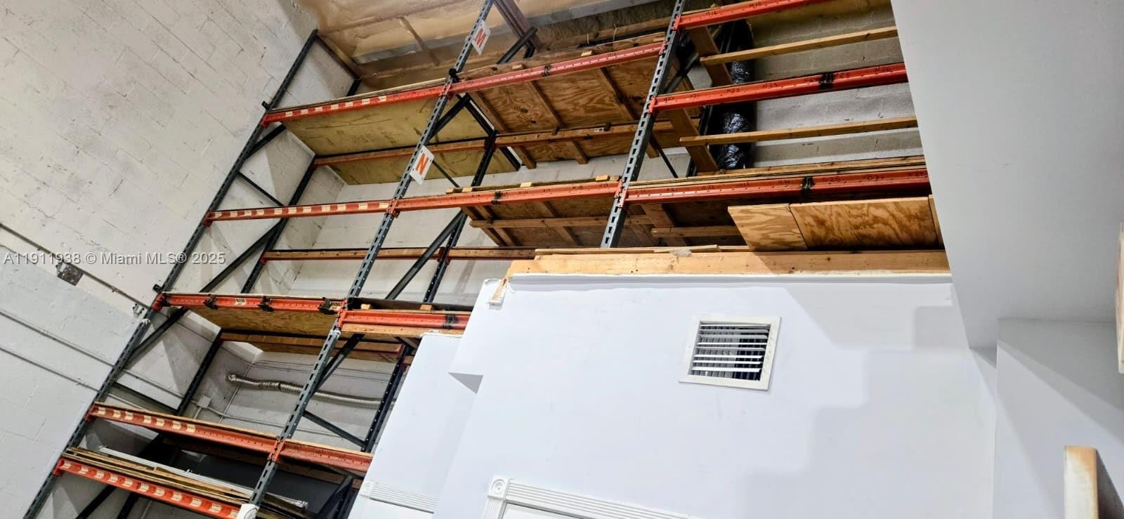 118  /   sq. ft. $ 2025-11-11 0 Photo