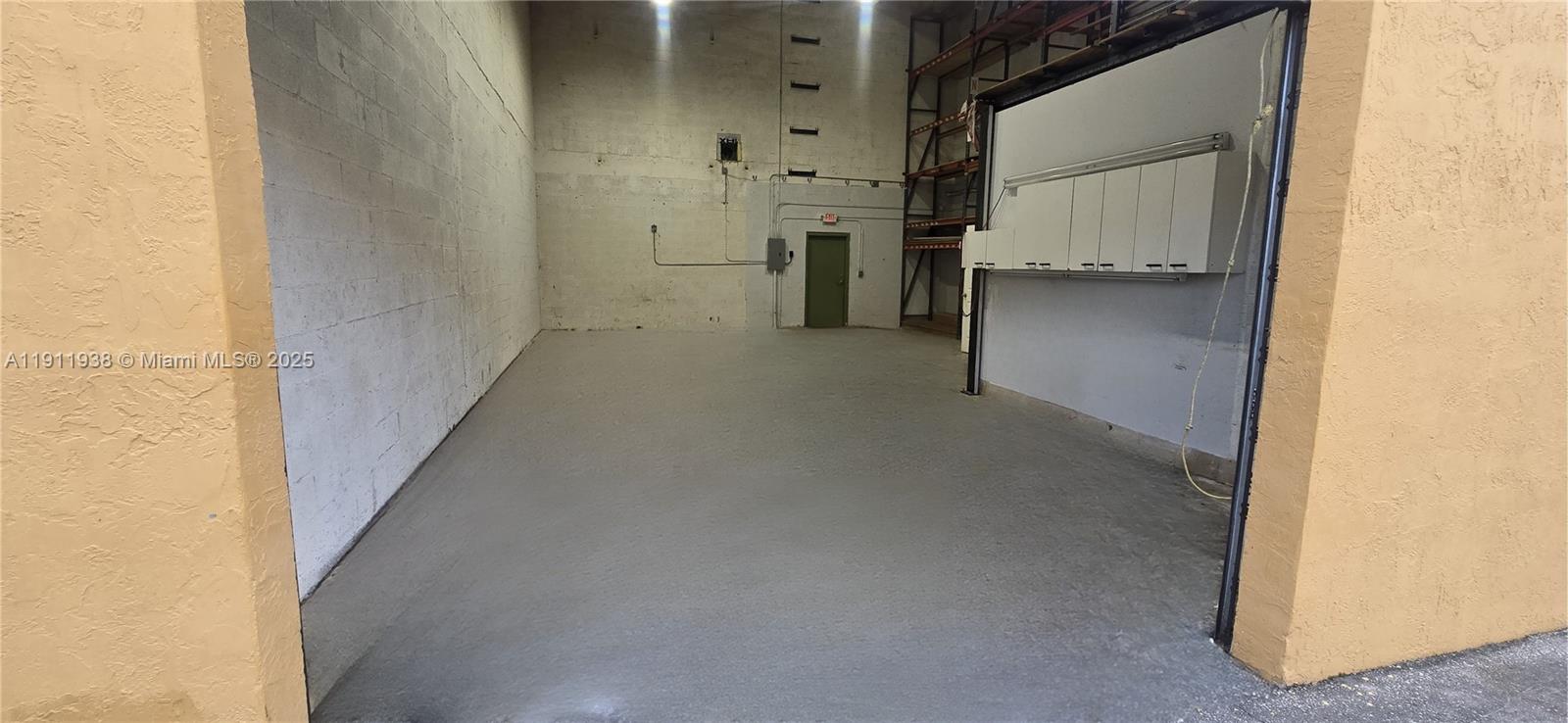 118  /   sq. ft. $ 2025-11-11 0 Photo