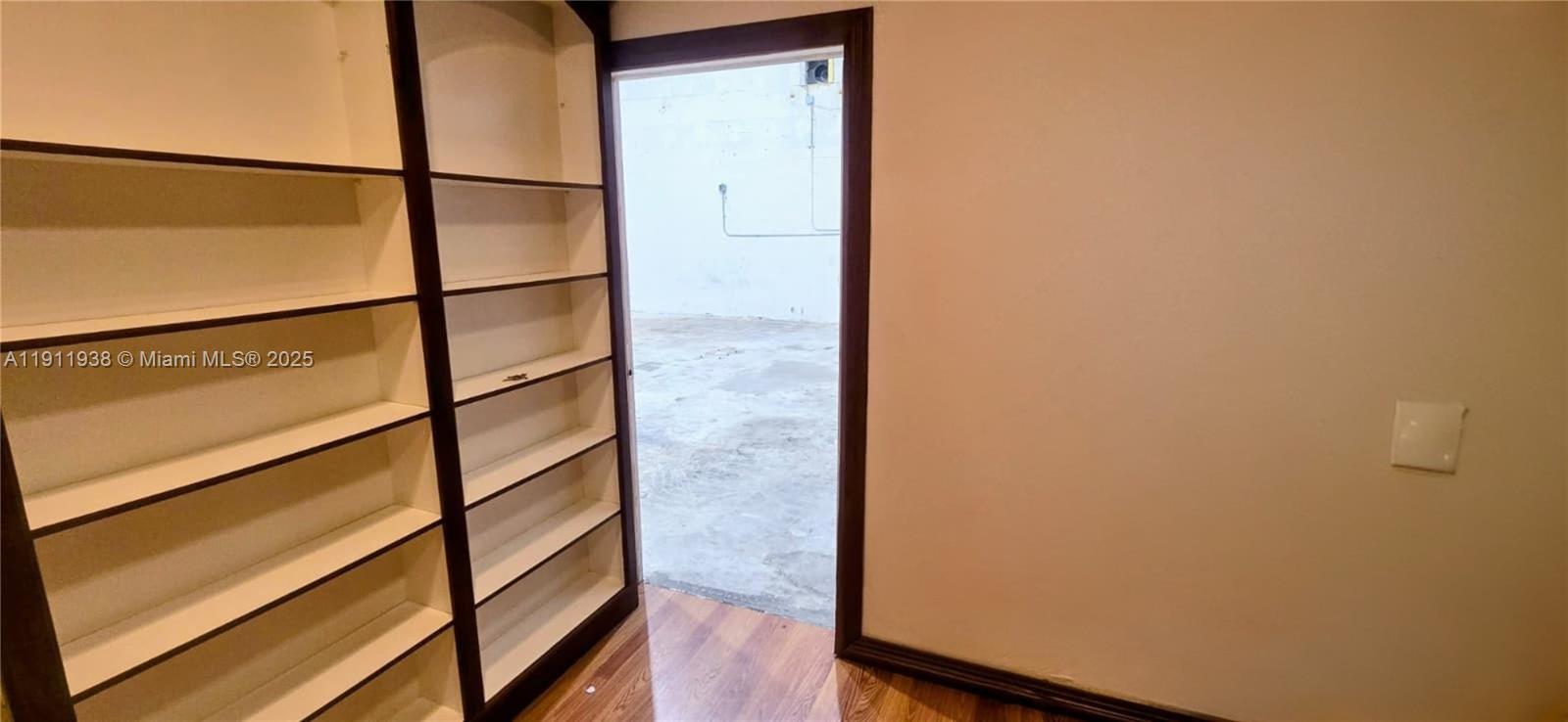 118  /   sq. ft. $ 2025-11-11 0 Photo