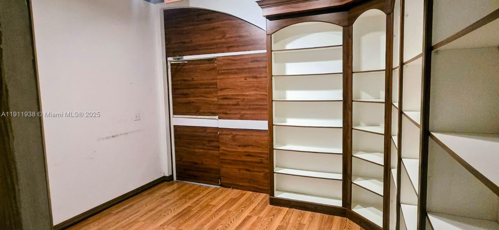 118  /   sq. ft. $ 2025-11-11 0 Photo