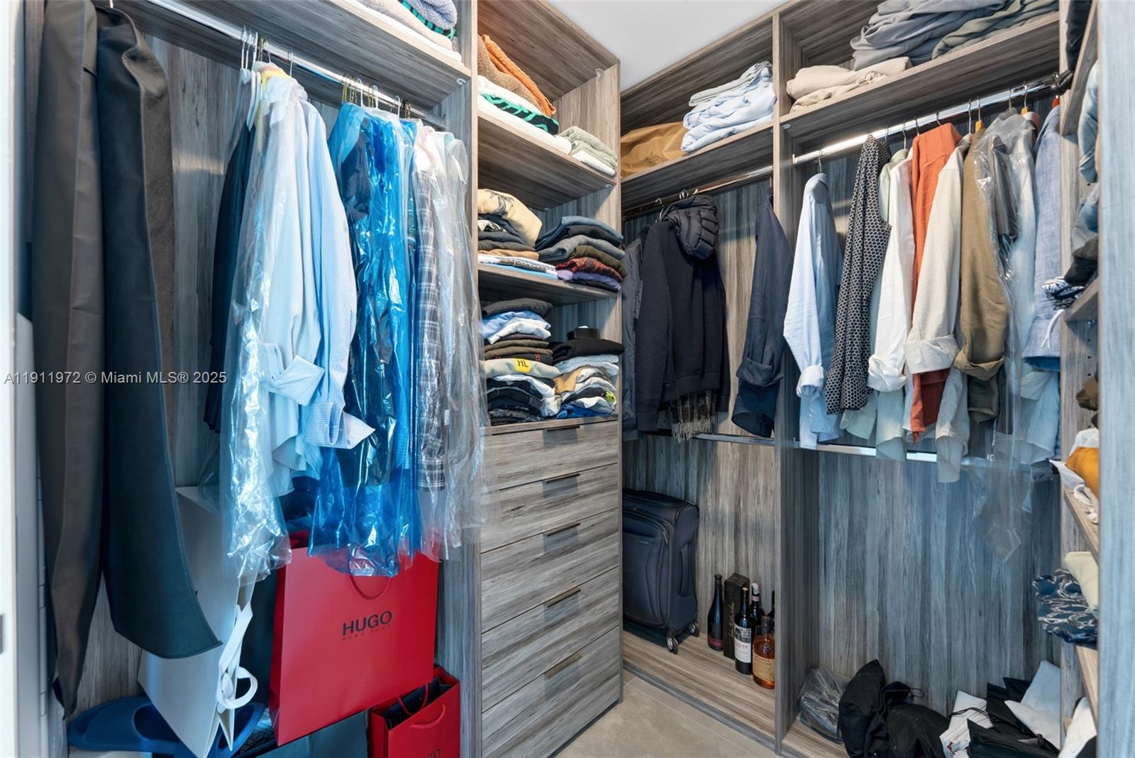 4-905 2 / 3 1541 sq. ft. $ 2025-11-11 0 foto