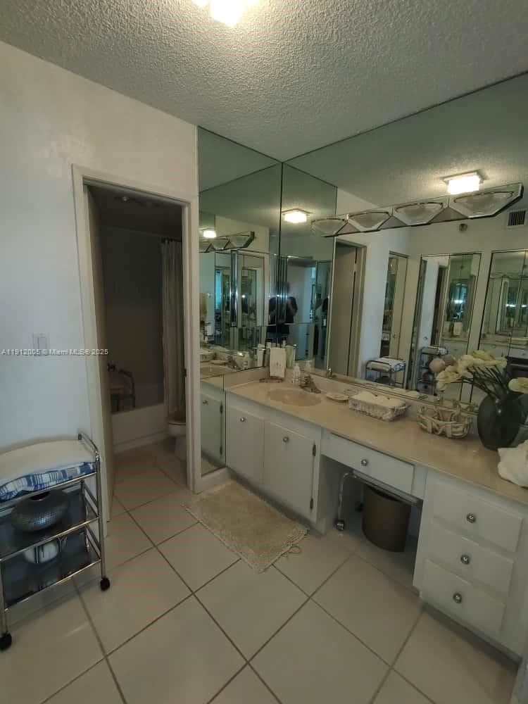 Photo of 20515 Country Club Dr  #2047, Aventura, Florida, 33180 - 