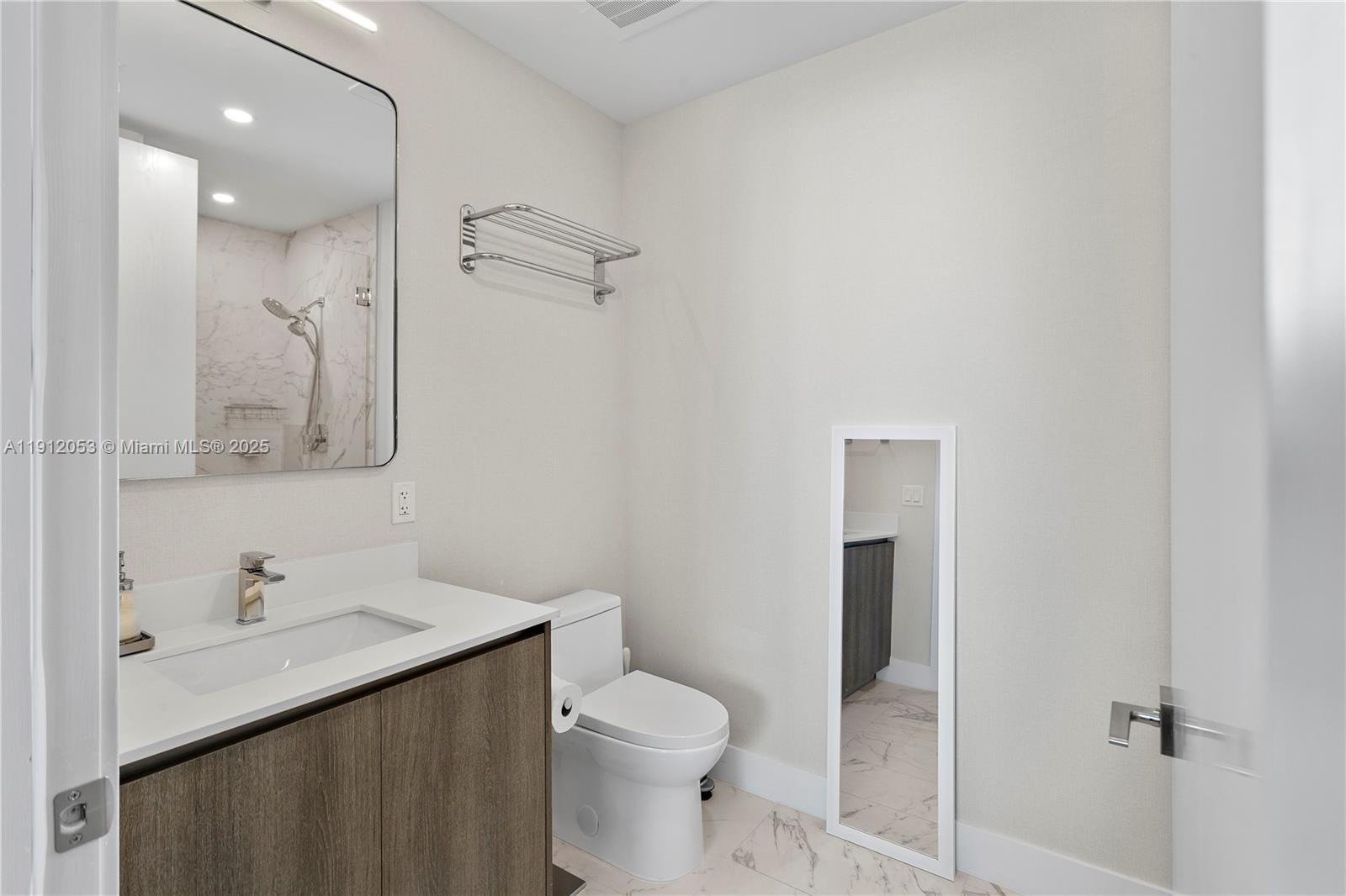 1404 2 / 3 1382 sq. ft. $ 2025-11-11 0 Photo