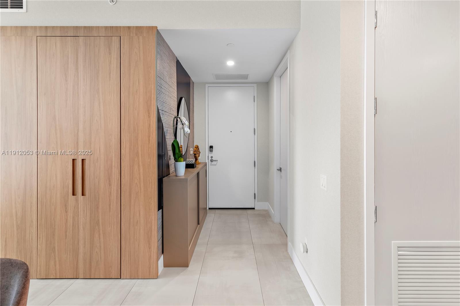 1404 2 / 3 1382 sq. ft. $ 2025-11-11 0 Photo